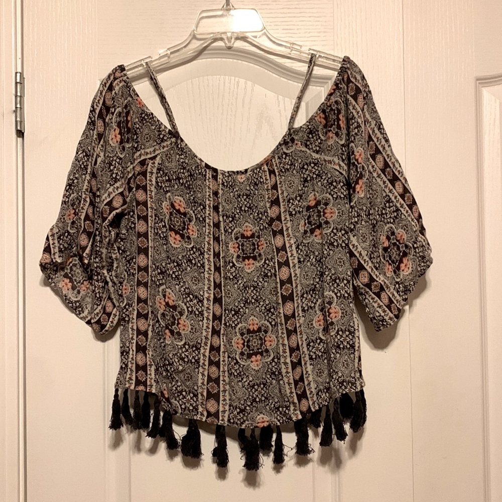 Brand: American Eagle, Size: small, Colors: gray, peach, cream